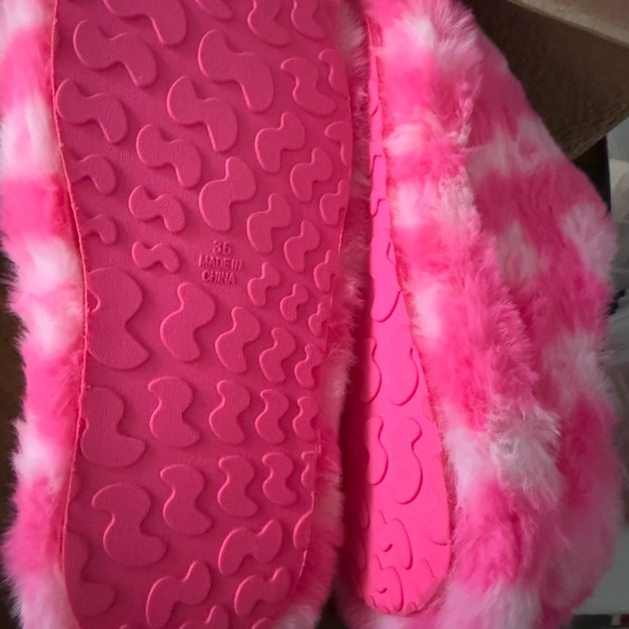 NWT SKIMS valentines Lana del Rey fluffy slippers size 6 - Picture 4 of 6
